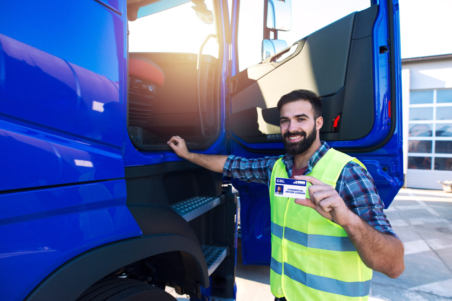 What’s the Difference Between a Commercial Driver’s License (CDL) and a Regular Driver’s License?