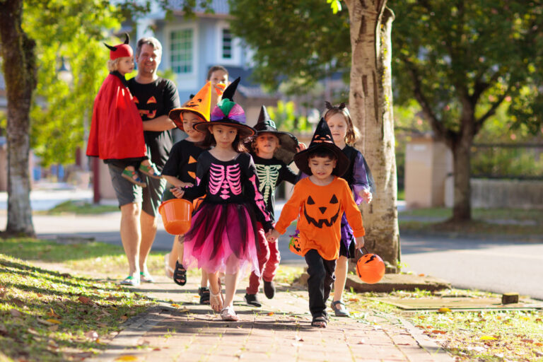 10 Safety Tips for Young Trick-or-Treaters